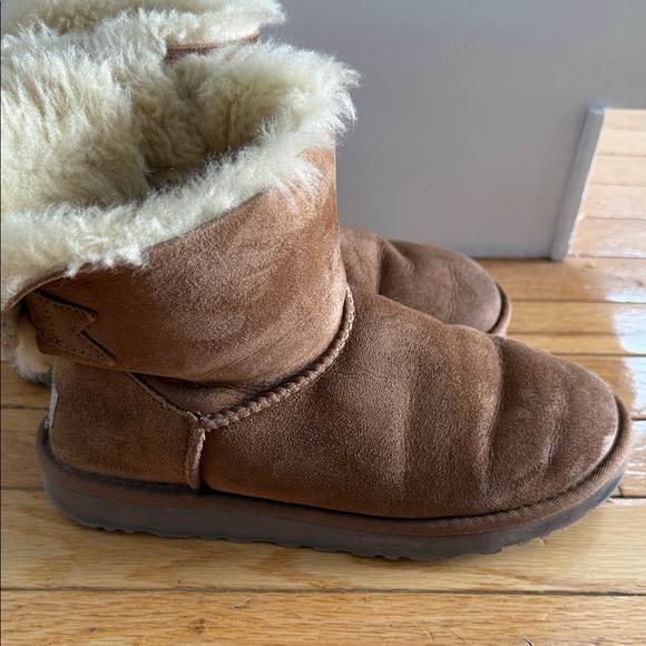 UGG Brown Boots with Cream Shearling - Picture 4 of 5